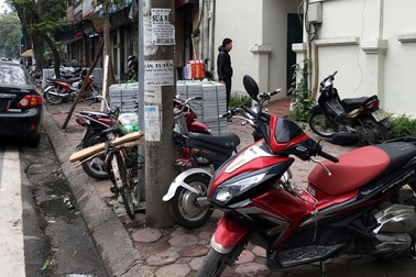 “Cuộc chiến” giành lại vỉa hè: Phải phạt cả người để vỉa hè bị lấn chiếm!