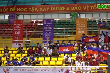 Kịch tính võ sĩ Kickboxing Việt Nam đấm bay mũ đối thủ tại SEA Games 31