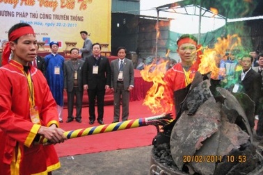 Xem lễ đúc trống đồng dâng vua Hùng