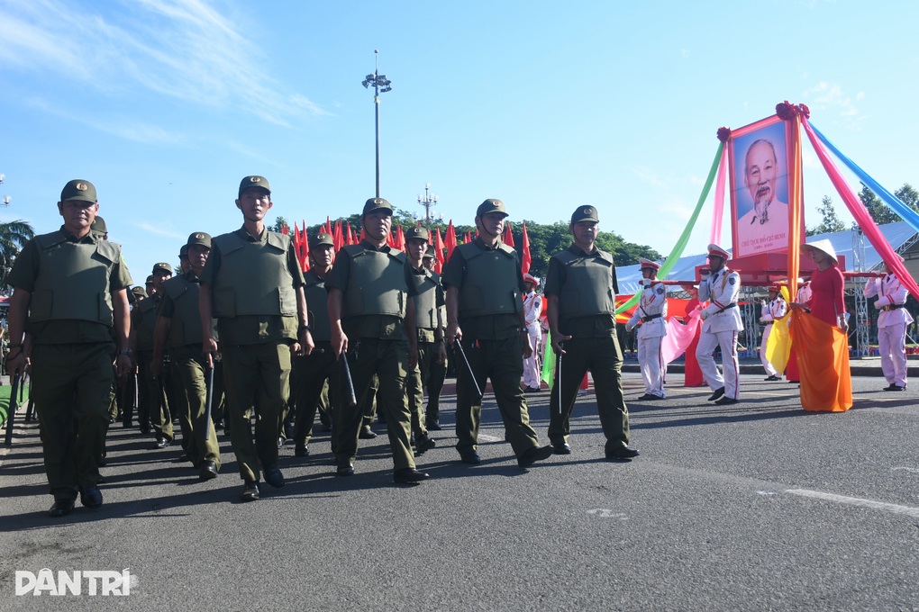 Ra mắt lực lượng bảo vệ an ninh trật tự ở cơ sở tại nhiều tỉnh, thành - 5 Ra mắt lực lượng bảo vệ an ninh trật tự ở cơ sở tại nhiều tỉnh, thành - 5