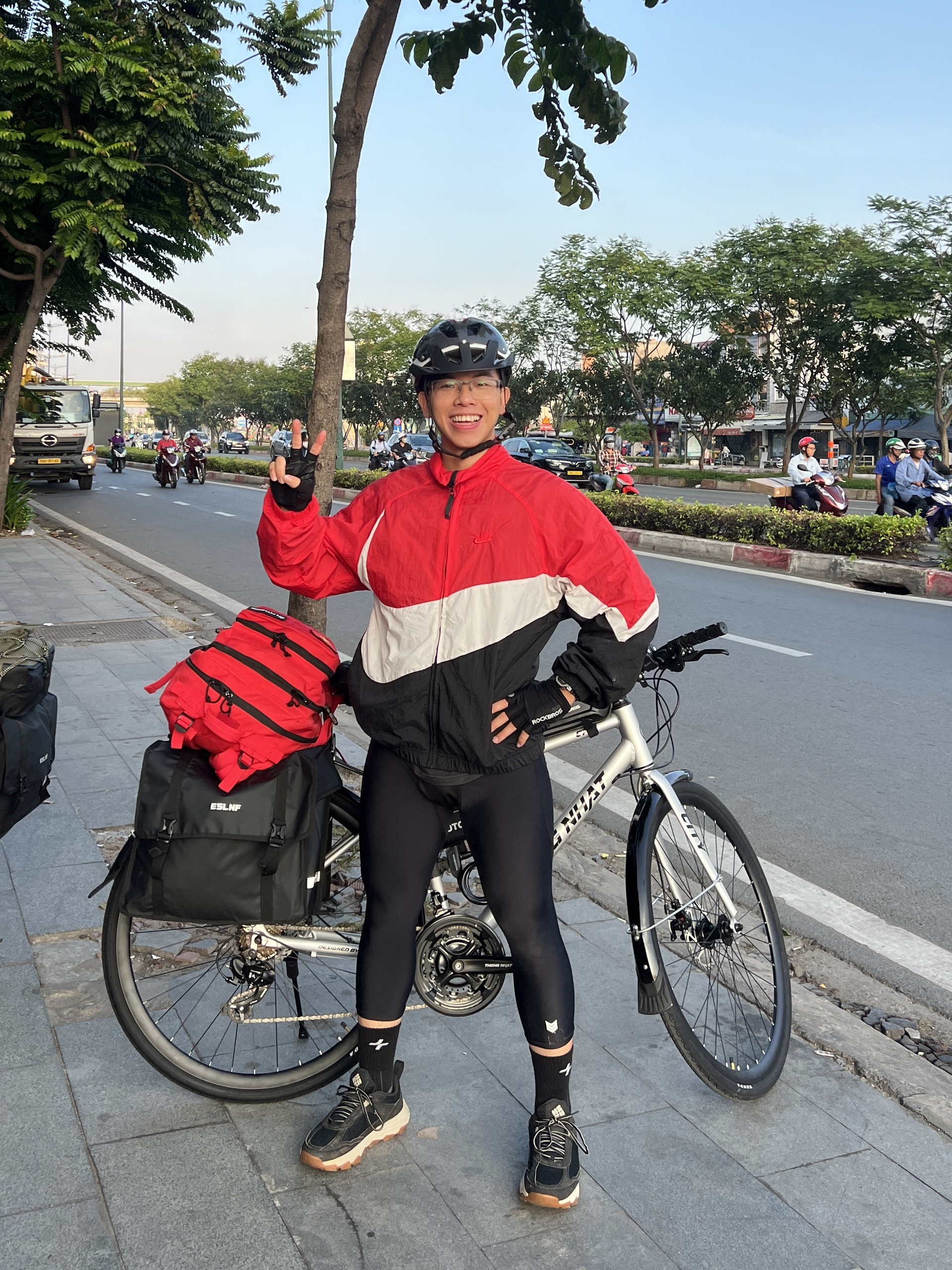 Hành trình chàng trai TPHCM đạp xe 100km mỗi ngày ra Hà Nội mừng 2/9 - 1 Hành trình chàng trai TPHCM đạp xe 100km mỗi ngày ra Hà Nội mừng 2/9 - 1