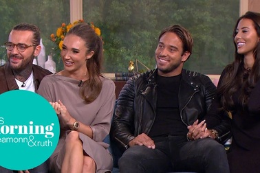 Yazmin Oukhellou xinh đẹp trên truyền hình