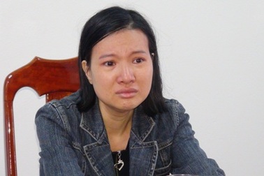 Đổi đô la kiếm lời, lễ tân khách sạn bị lừa tiền giả