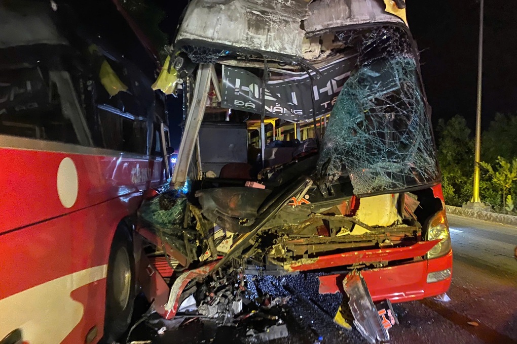 Tai nạn liên hoàn giữa 3 xe khách, 7 người bị thương - 1 Tai nạn liên hoàn giữa 3 xe khách, 7 người bị thương - 1