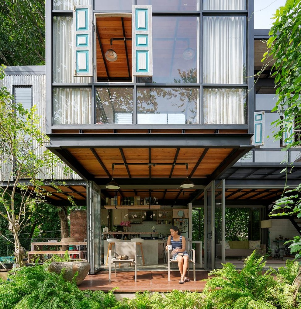 Ngôi nhà mát quanh năm nhờ bể bơi trong veo, vườn cây như rừng - 1 Ngôi nhà mát quanh năm nhờ bể bơi trong veo, vườn cây như rừng - 1