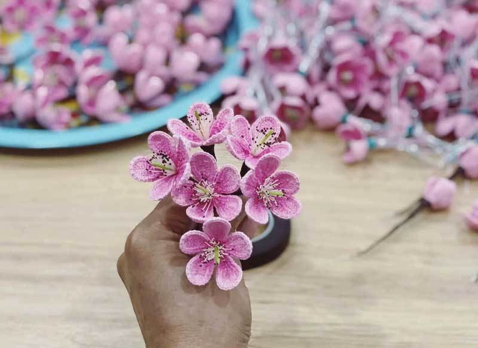 Hoa đào len sợi, giá chục triệu đồng vẫn khó mua chơi Tết - 2 Hoa đào len sợi, giá chục triệu đồng vẫn khó mua chơi Tết - 2
