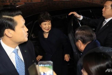 Bà Park Geun-hye xin lỗi người ủng hộ khi rời Nhà Xanh