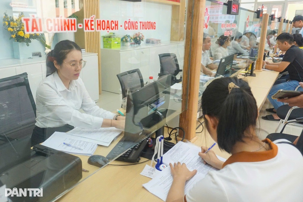 Người dân khảo sát cán bộ, gửi đánh giá đến lãnh đạo ngay lập tức - 2 Người dân khảo sát cán bộ, gửi đánh giá đến lãnh đạo ngay lập tức - 2