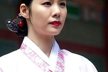 Người đẹp phim “Giày thủy tinh” tái xuất