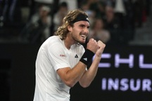 Tsitsipas hẹn quyết đấu Djokovic ở chung kết Australian Open 2023