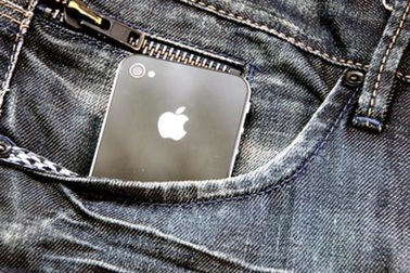 Vì sao người dùng điện thoại dễ dàng bị “móc túi”?