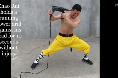 Choáng với cơ thể “mình đồng da sắt” của nhà sư Thiếu Lâm