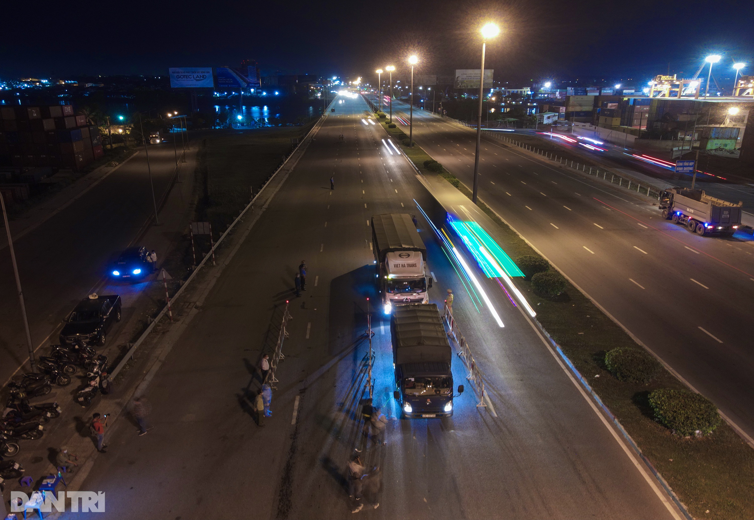 Nữ bác sĩ trắng đêm trực chốt kiểm dịch Covid-19 ở cửa ngõ TPHCM - 13 Nữ bác sĩ trắng đêm trực chốt kiểm dịch Covid-19 ở cửa ngõ TPHCM - 13