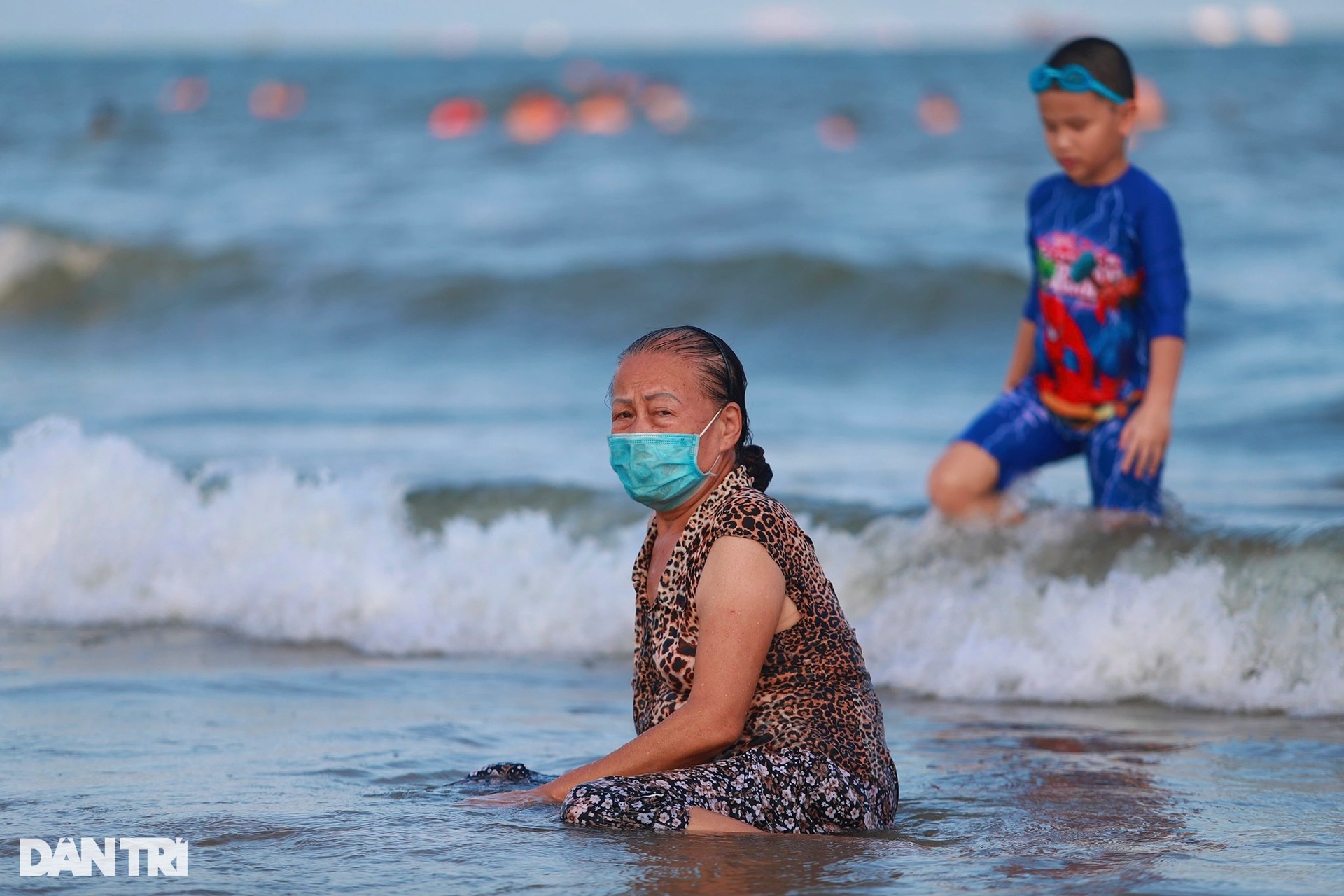 Người dân TPHCM đi 120 km tắm biển Vũng Tàu rồi ra về vì không có nhà nghỉ - 6