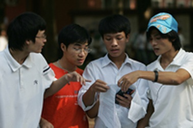 Thắc mắc về làm hồ sơ và vùng tuyển sinh