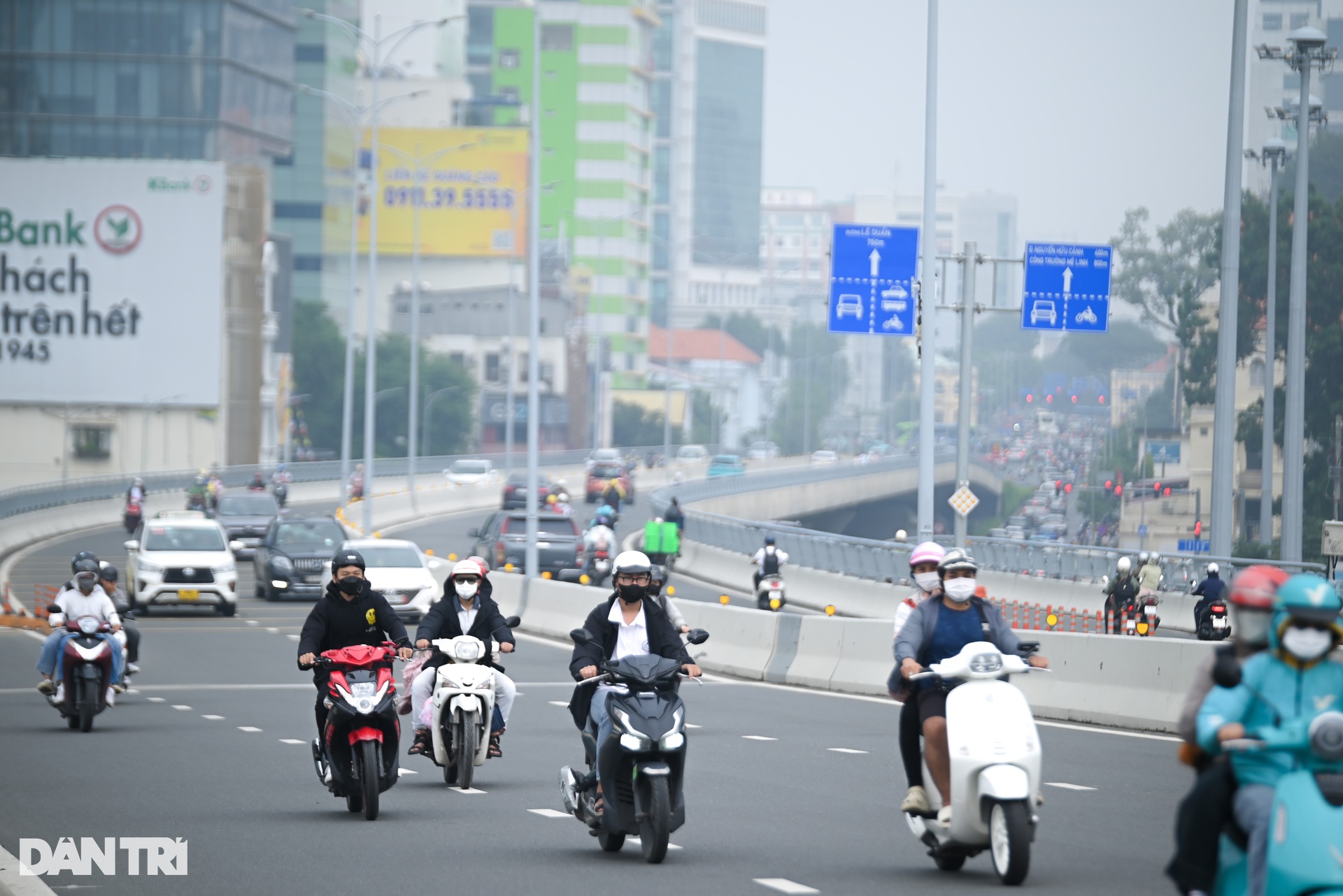 TPHCM se lạnh như Đà Lạt, sương mù phủ kín buổi sáng - 12 TPHCM se lạnh như Đà Lạt, sương mù phủ kín buổi sáng - 12