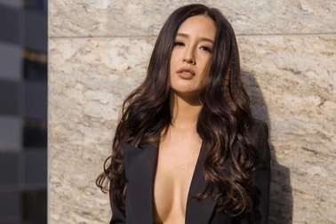 Mai Phương Thuý gây sốc khi diện áo vest táo bạo
