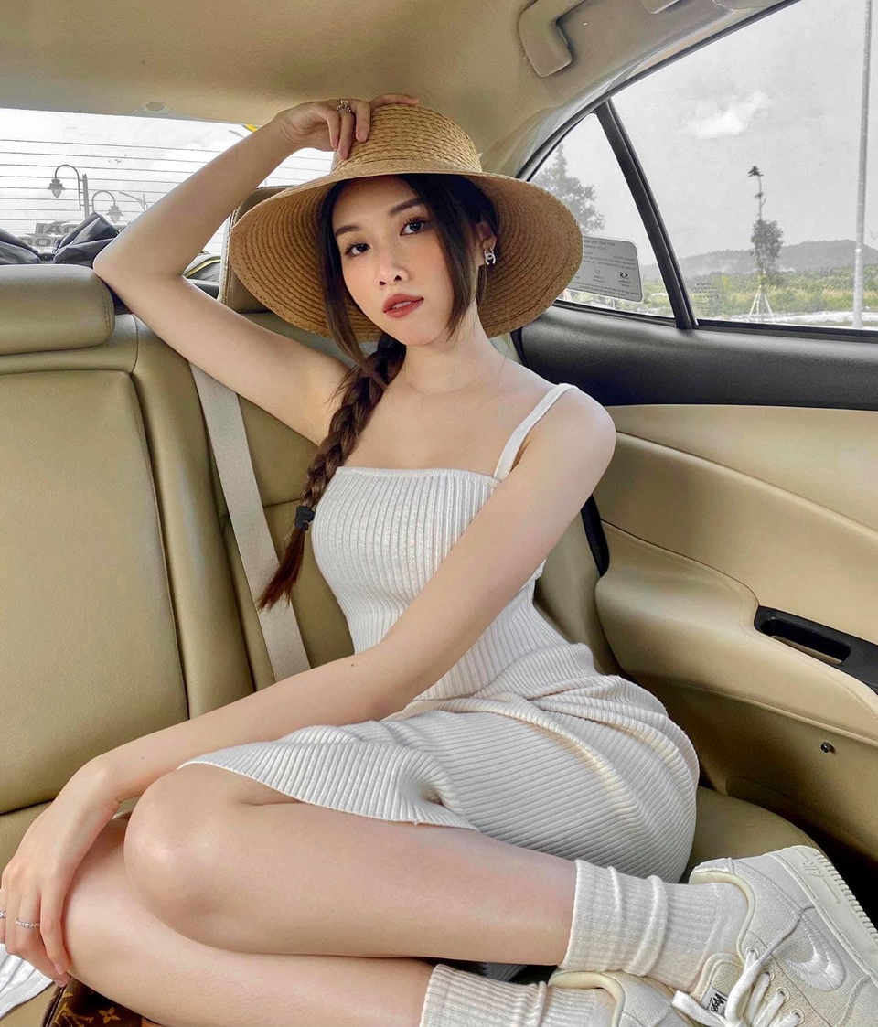 MC chân dài 1,1m gây choáng khi dẫn 3000 chữ song ngữ không cần kịch bản - 8 MC chân dài 1,1m gây choáng khi dẫn 3000 chữ song ngữ không cần kịch bản - 8