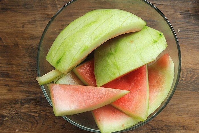 Nộm cùi dưa hấu chua ngọt, món ăn mới lạ, thanh mát cho ngày nóng bức - 1 Nộm cùi dưa hấu chua ngọt, món ăn mới lạ, thanh mát cho ngày nóng bức - 1