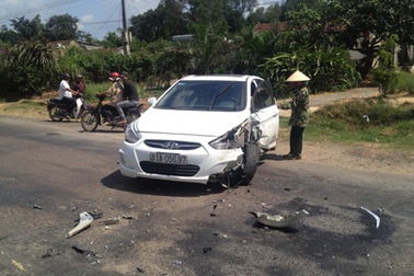 Hú vía vì xe 4 chỗ va chạm xe chở xăng