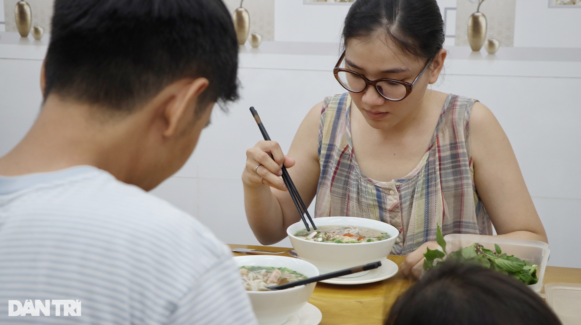 Độc đáo tô phở gần 1kg, có miếng sườn to nhất TPHCM - 7