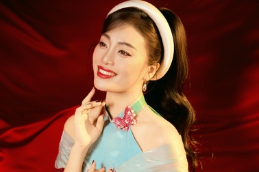 Sao mai Huyền Trang: Nhiều nghệ sĩ hát nhạc yêu nước là tín hiệu đáng mừng