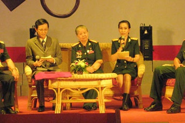 Xúc động đêm giao lưu “Tuổi trẻ và kỷ vật kháng chiến” 