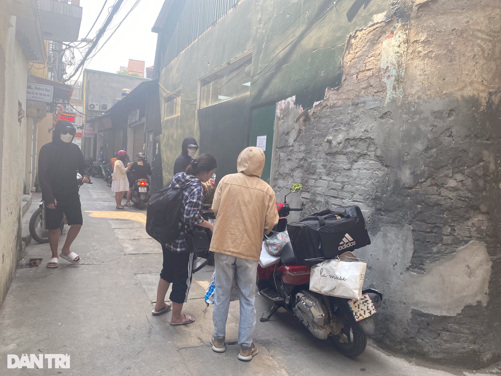 Cô gái ôm chặt lính cứu hỏa khóc nức nở: Tôi như được sinh ra một lần nữa - 5 Cô gái ôm chặt lính cứu hỏa khóc nức nở: Tôi như được sinh ra một lần nữa - 5