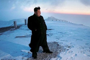  Ông Kim Jong-un "chinh phục" núi cao 2.750m