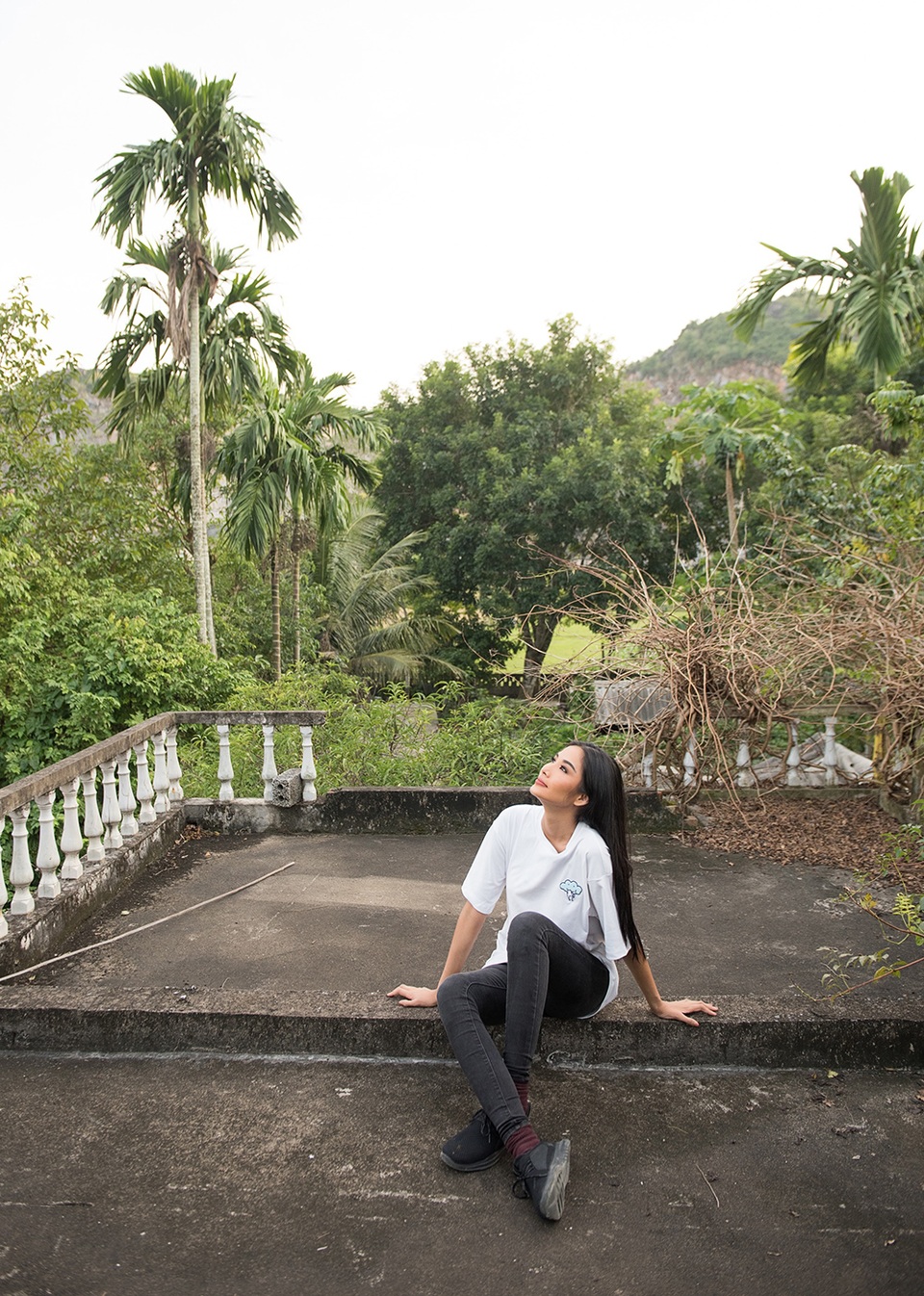 Hoàng Thùy về thăm quê nhà trước khi lên đường dự thi hoa hậu hoàn vũ - 10 Hoàng Thùy về thăm quê nhà trước khi lên đường dự thi hoa hậu hoàn vũ - 10