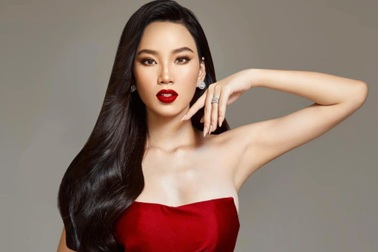 Người đẹp Việt Nam bị hải quan tạm giữ hành lý vì nghi vấn buôn lậu