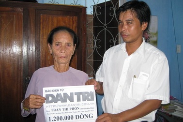 Quà nhân ái tiếp tục đến với cậu bé mồ côi cha bị mẹ bỏ rơi