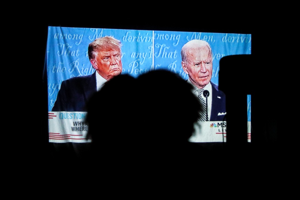 Sắc thái biểu cảm của Trump - Biden trong màn so găng đầu tiên - 16 Sắc thái biểu cảm của Trump - Biden trong màn so găng đầu tiên - 16