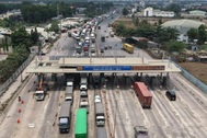Quốc lộ 51 kẹt xe nghiêm trọng do sửa đường, tháo dỡ trạm thu phí