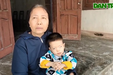 Bi đát hai cháu bé bị bệnh nặng kêu cứu