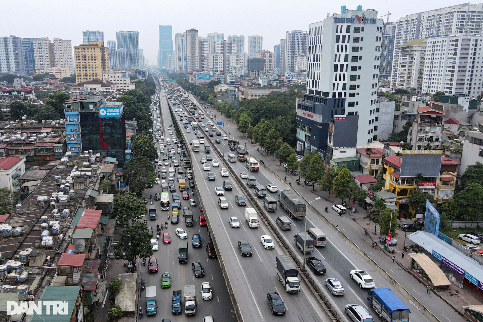 Người dân đổ xô về quê nghỉ Tết, đường vành đai 3 Hà Nội ùn tắc kéo dài - 1 Người dân đổ xô về quê nghỉ Tết, đường vành đai 3 Hà Nội ùn tắc kéo dài - 1