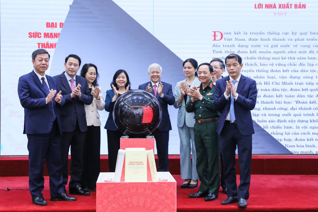 Ra mắt sách của Tổng Bí thư về phát huy đại đoàn kết dân tộc - 3 Ra mắt sách của Tổng Bí thư về phát huy đại đoàn kết dân tộc - 3