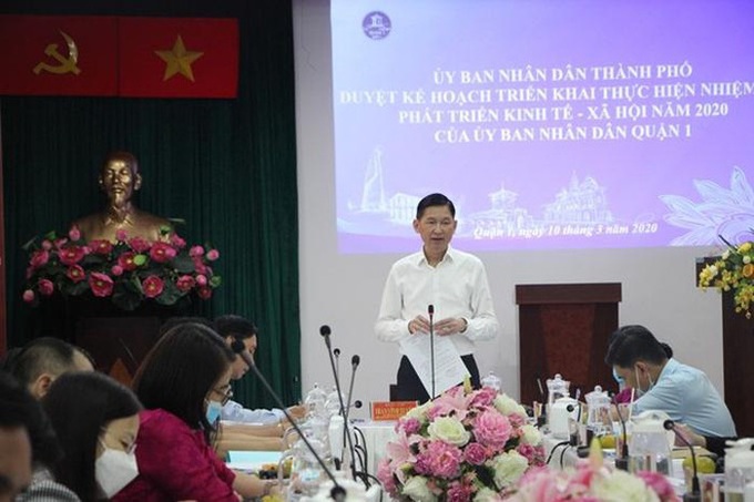 TP. Hồ Chí Minh: Cán bộ, công chức không nên đi nước ngoài để vừa bảo đảm an toàn, vừa tập trung chống dịch - Ảnh 1.