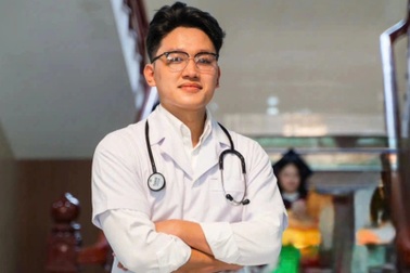Nam sinh Thanh Hóa "giấu cả thế giới" thi bác sĩ nội trú và cái kết