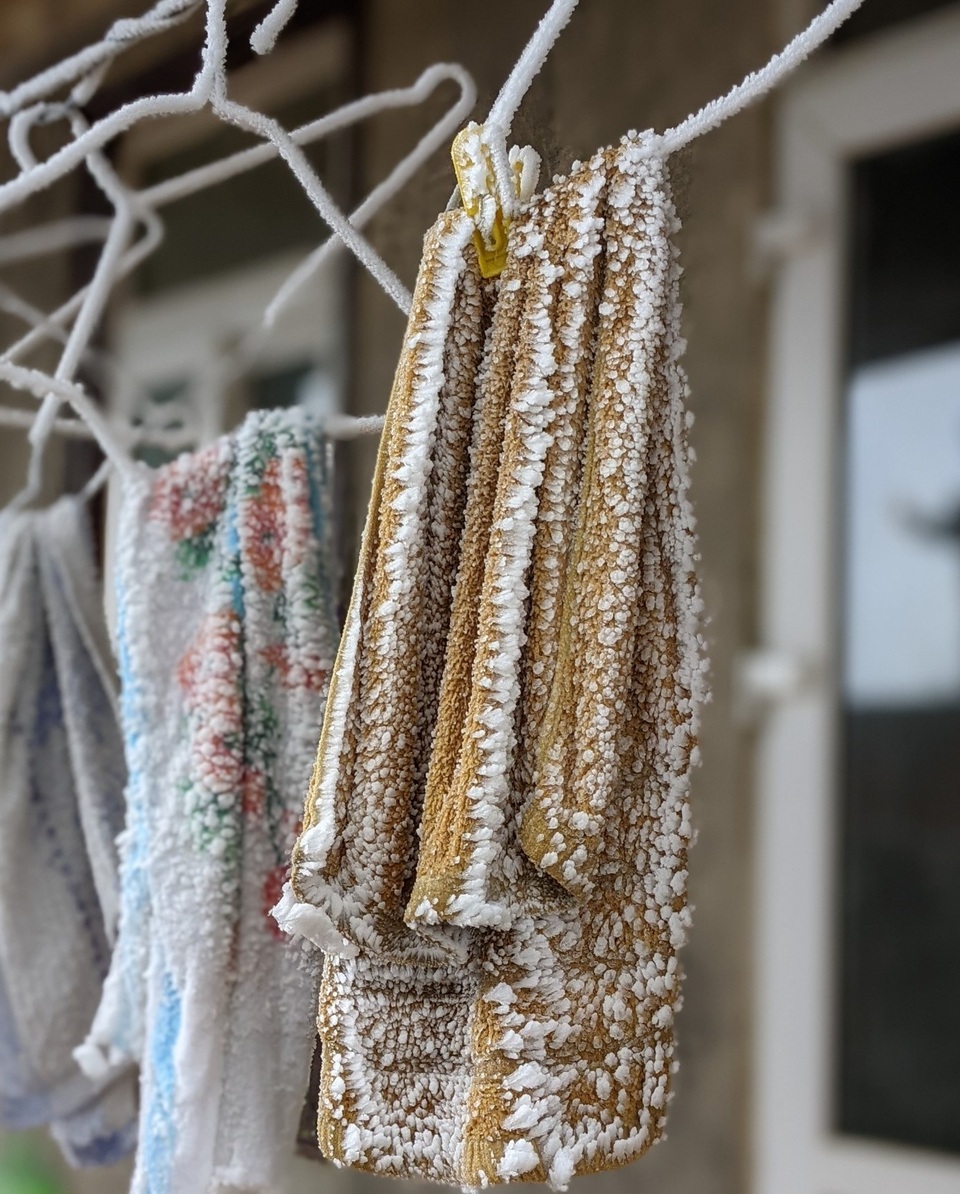 Nhiệt độ xuống dưới 1 độ C, đồ dùng sinh hoạt của người dân bị 