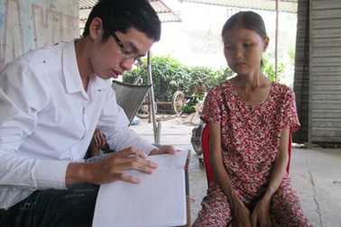 Kỳ lạ cô gái 14 năm ăn suốt ngày và nôn liên tục