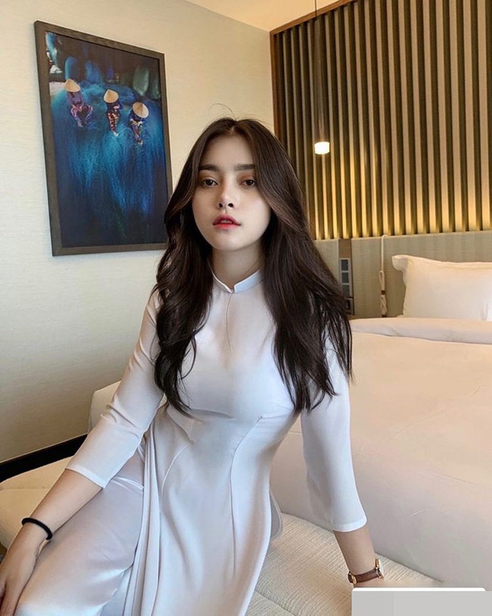 Cô gái nổi tiếng vì mặc áo dài quá đẹp, ảnh đời thường còn bất ngờ hơn - 1 Cô gái nổi tiếng vì mặc áo dài quá đẹp, ảnh đời thường còn bất ngờ hơn - 1