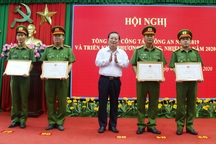 Thưởng nóng chuyên án triệt phá vụ mua bán ma túy lớn nhất từ trước đến nay