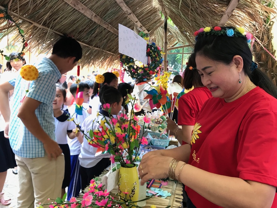 TPHCM: Giáo viên được chi quà Tết 1,5 triệu đồng - 1 TPHCM: Giáo viên được chi quà Tết 1,5 triệu đồng - 1