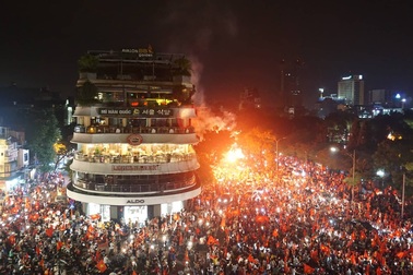 Việt Nam - Đêm không ngủ mừng chiến thắng lịch sử