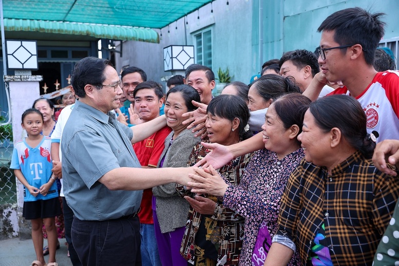 Thủ tướng tri ân Anh hùng liệt sỹ, thăm gia đình chính sách ở An Giang - 3