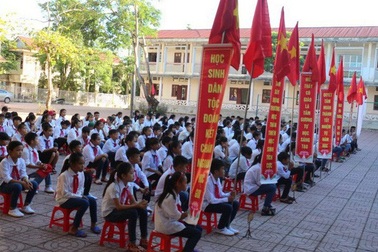 Trường tôi đã bỏ hình thức phạt học sinh dưới cờ