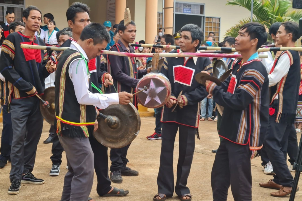 Mô hình an ninh đặc biệt giúp buôn làng vắng bóng tội phạm - 2 Mô hình an ninh đặc biệt giúp buôn làng vắng bóng tội phạm - 2
