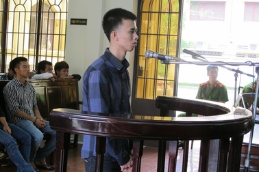 Trốn lệnh truy nã, sang Campuchia mua súng giết người