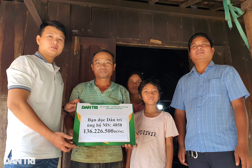 Bạn đọc Dân trí giúp bé gái mắc ung thư máu gần 140 triệu đồng - 1 Bạn đọc Dân trí giúp bé gái mắc ung thư máu gần 140 triệu đồng - 1